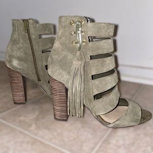 Guess - Green suede heels 💚